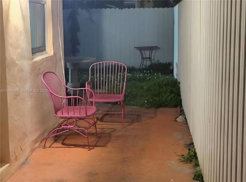 В аренду: $1,800 (2 спален, 1 ванн, 2214 Квадратных фут)