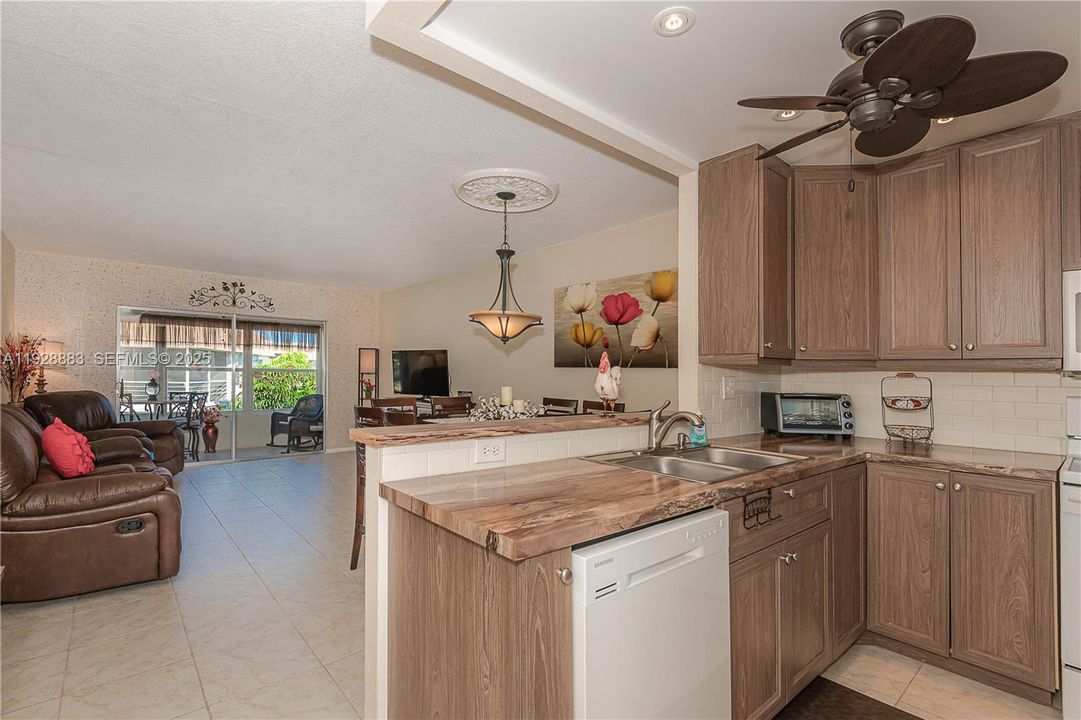 En Venta: $139,900 (2 camas, 2 baños, 944 Pies cuadrados)