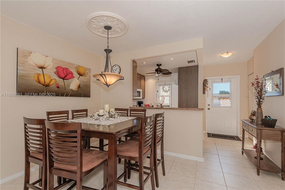 En Venta: $139,900 (2 camas, 2 baños, 944 Pies cuadrados)