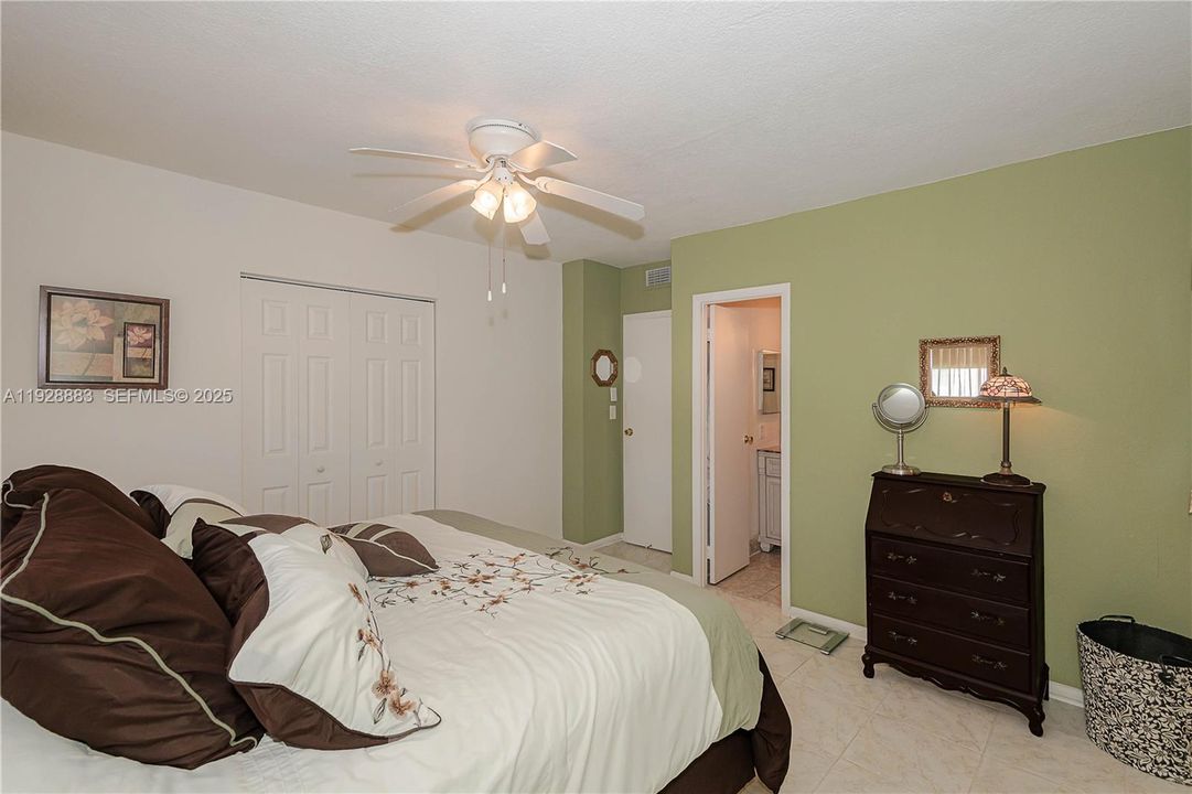 En Venta: $139,900 (2 camas, 2 baños, 944 Pies cuadrados)