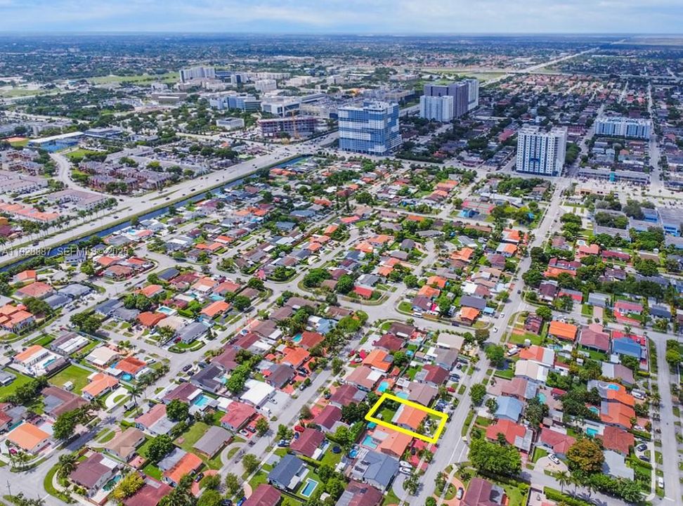 В аренду: $3,900 (3 спален, 2 ванн, 1426 Квадратных фут)