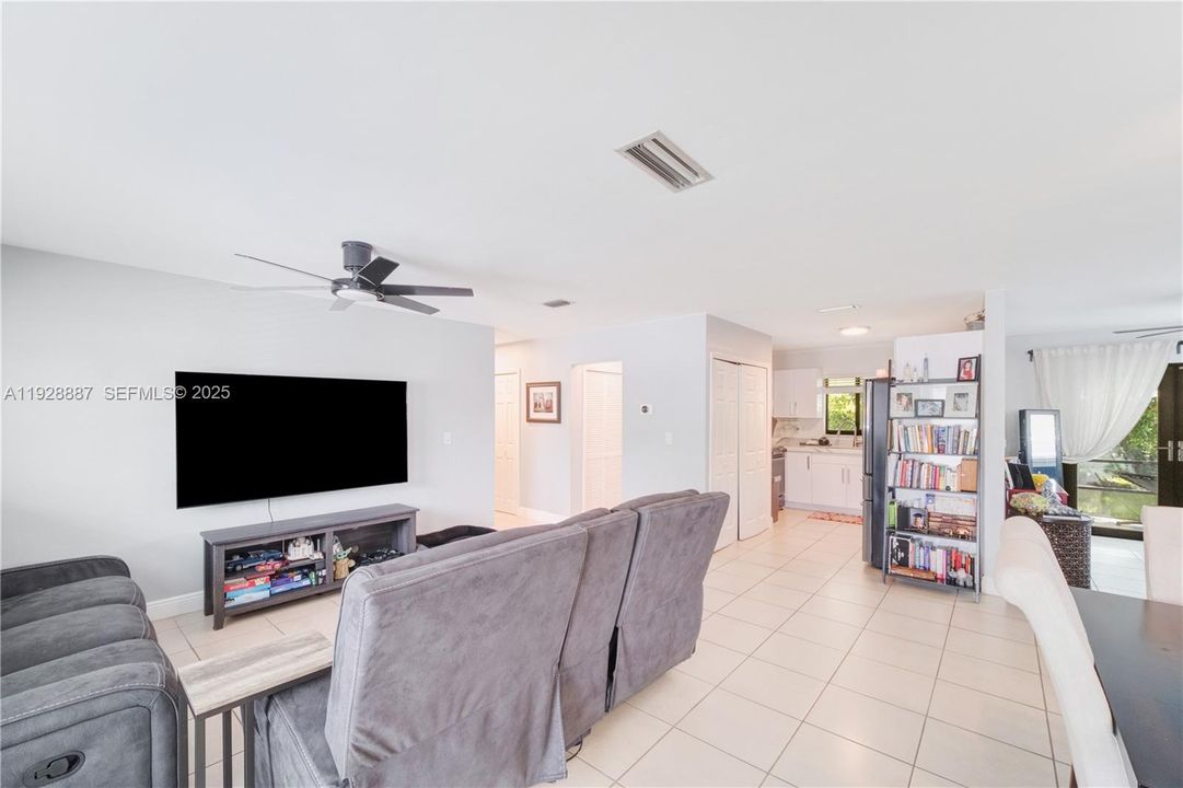 В аренду: $3,900 (3 спален, 2 ванн, 1426 Квадратных фут)