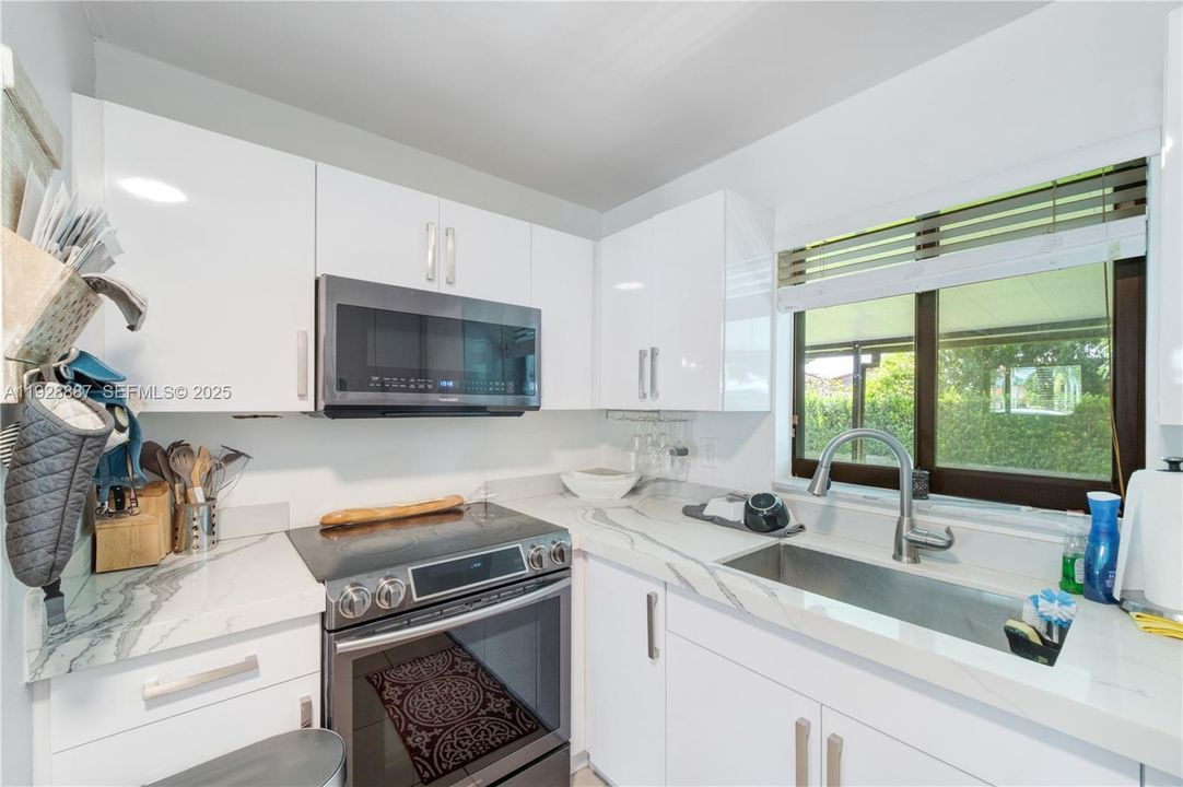 В аренду: $3,900 (3 спален, 2 ванн, 1426 Квадратных фут)