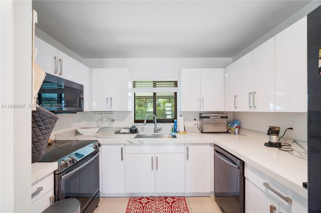 В аренду: $3,900 (3 спален, 2 ванн, 1426 Квадратных фут)