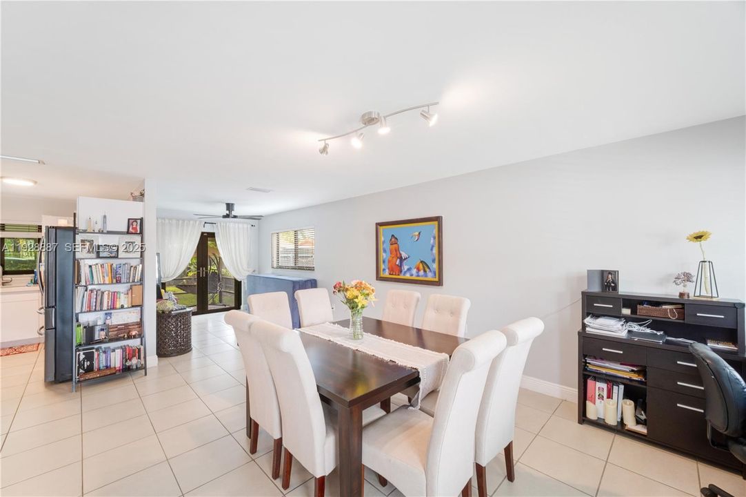 В аренду: $3,900 (3 спален, 2 ванн, 1426 Квадратных фут)