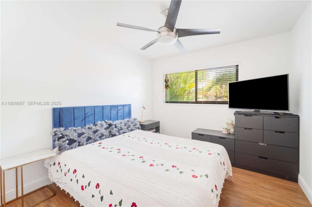 В аренду: $3,900 (3 спален, 2 ванн, 1426 Квадратных фут)