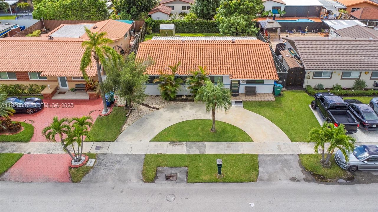 В аренду: $3,900 (3 спален, 2 ванн, 1426 Квадратных фут)