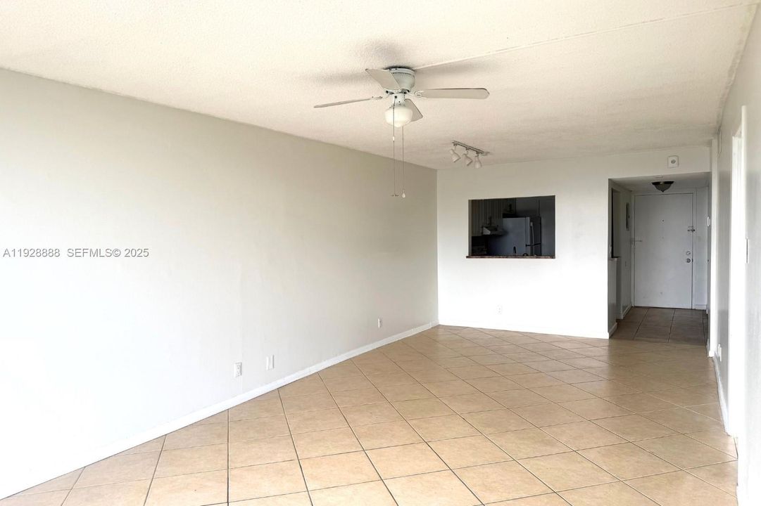 For Rent: $1,850 (1 beds, 1 baths, 880 Square Feet)