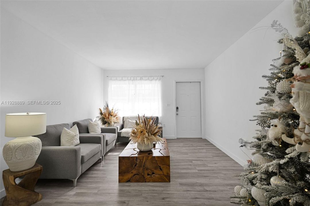 待售: $1,825,000 (0 贝兹, 0 浴室, 2428 平方英尺)