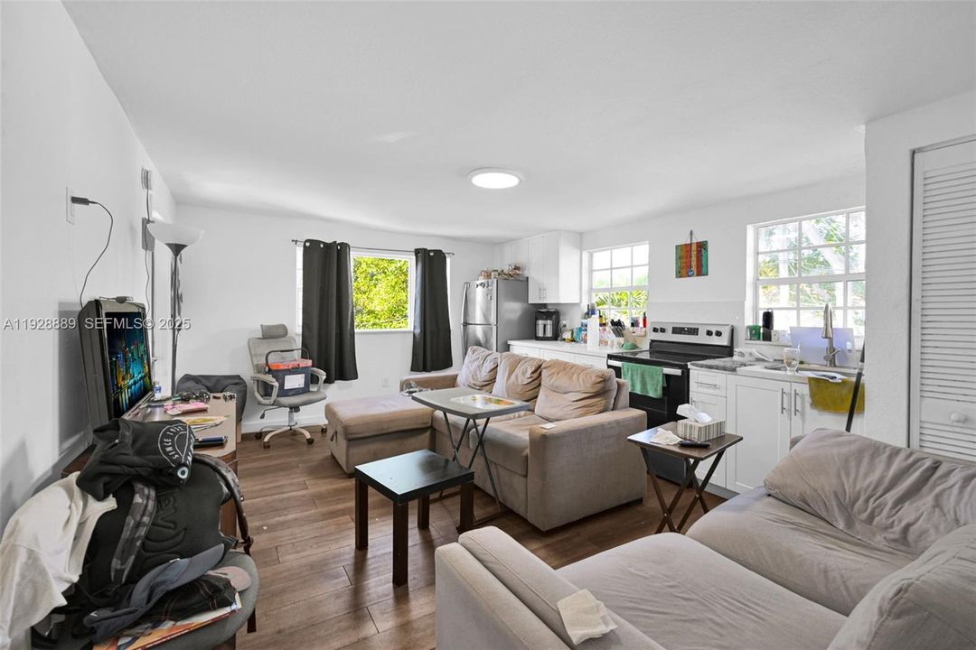 待售: $1,825,000 (0 贝兹, 0 浴室, 2428 平方英尺)