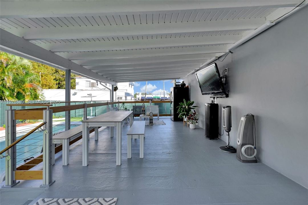 待售: $1,825,000 (0 贝兹, 0 浴室, 2428 平方英尺)