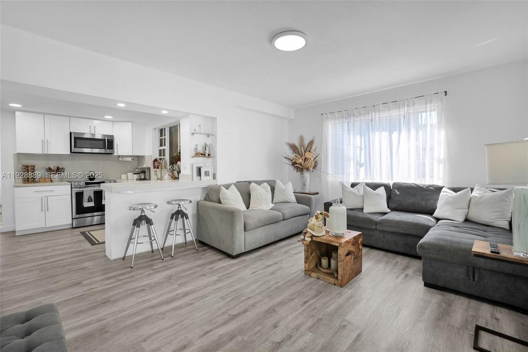 待售: $1,825,000 (0 贝兹, 0 浴室, 2428 平方英尺)