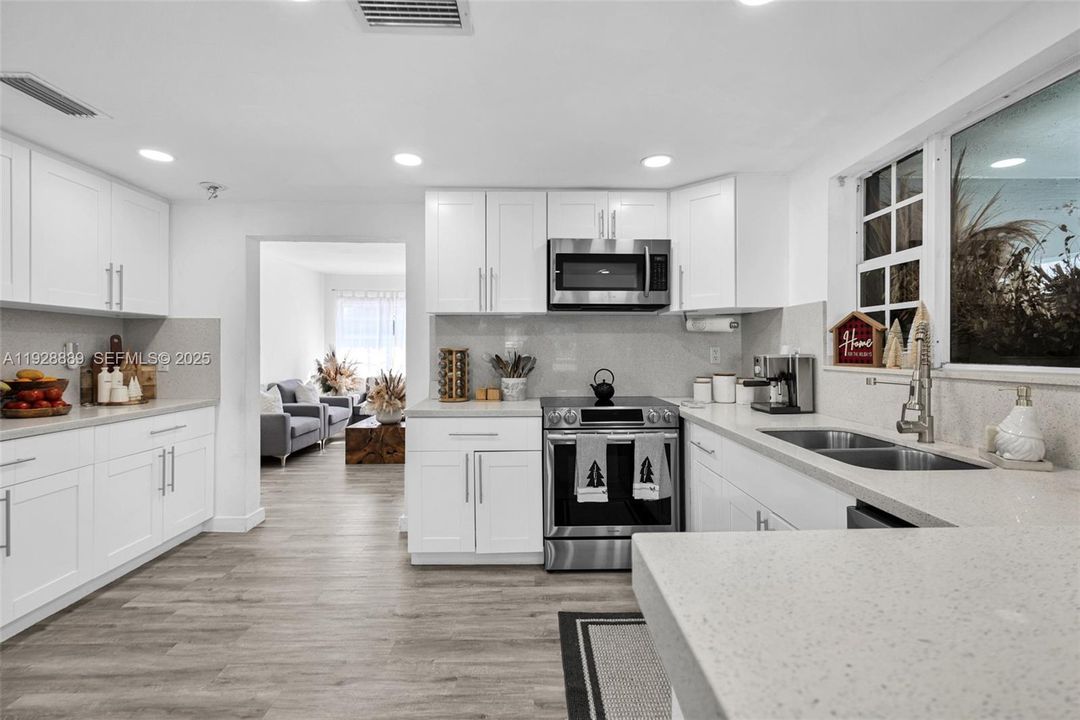 待售: $1,825,000 (0 贝兹, 0 浴室, 2428 平方英尺)