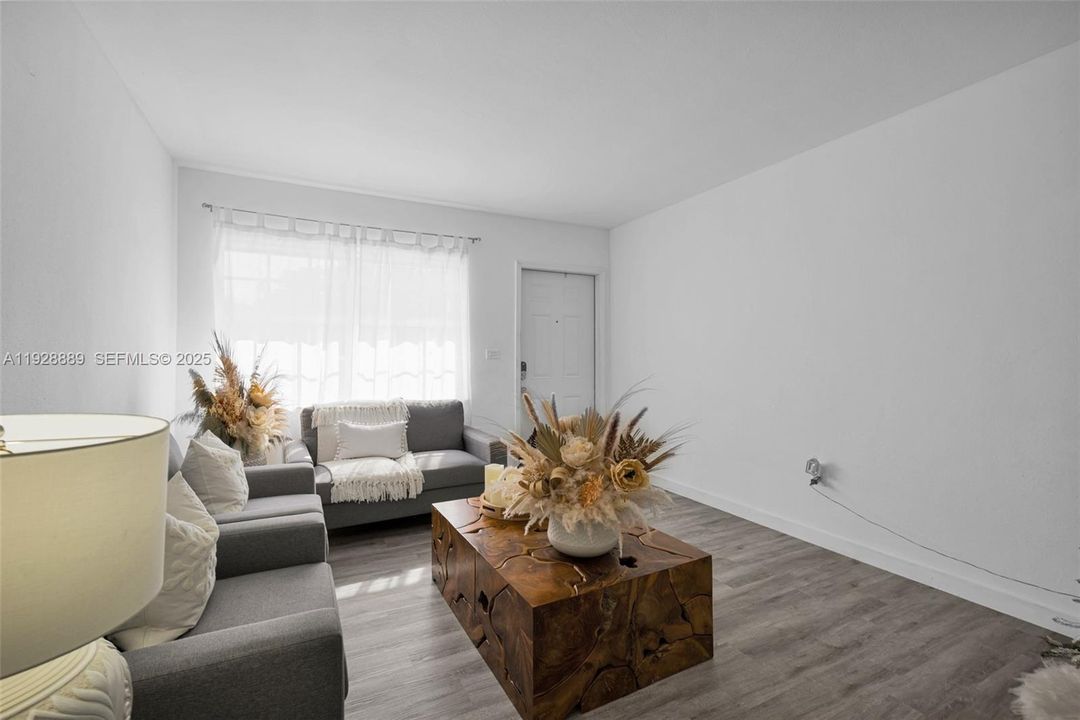 待售: $1,825,000 (0 贝兹, 0 浴室, 2428 平方英尺)