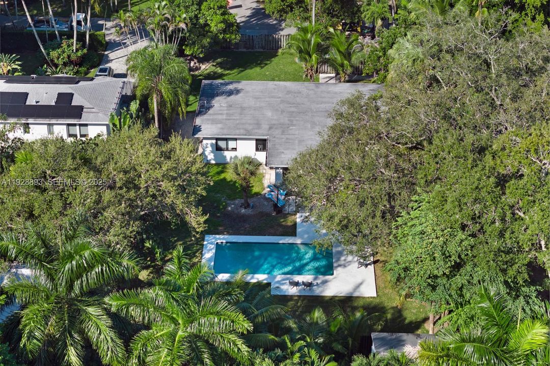 For Sale: $3,548,000 (3 beds, 2 baths, 1920 Square Feet)