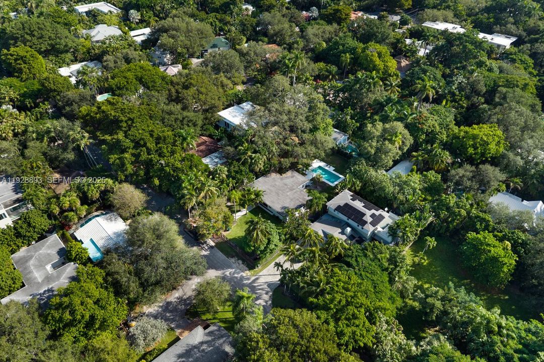 For Sale: $3,548,000 (3 beds, 2 baths, 1920 Square Feet)