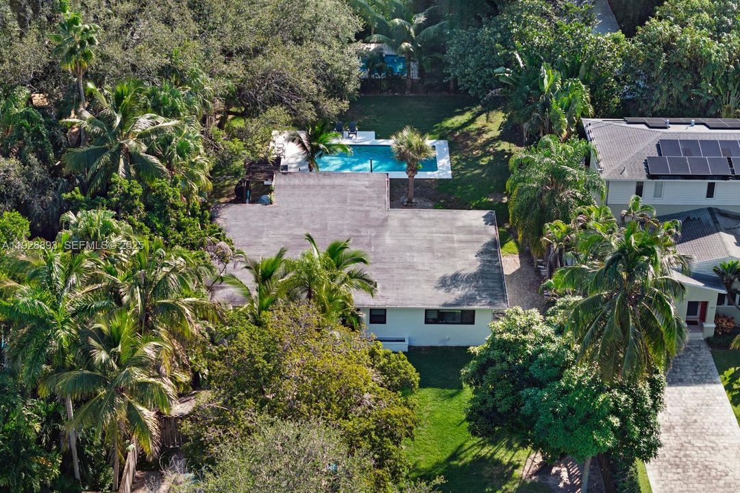 For Sale: $3,548,000 (3 beds, 2 baths, 1920 Square Feet)