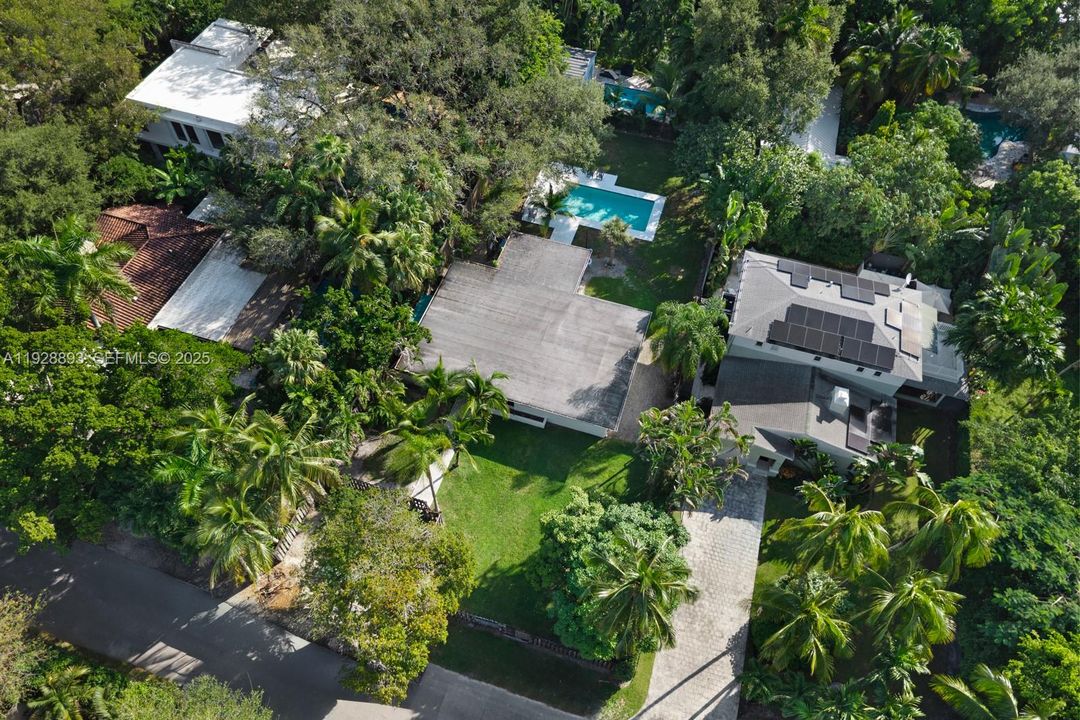 For Sale: $3,548,000 (3 beds, 2 baths, 1920 Square Feet)