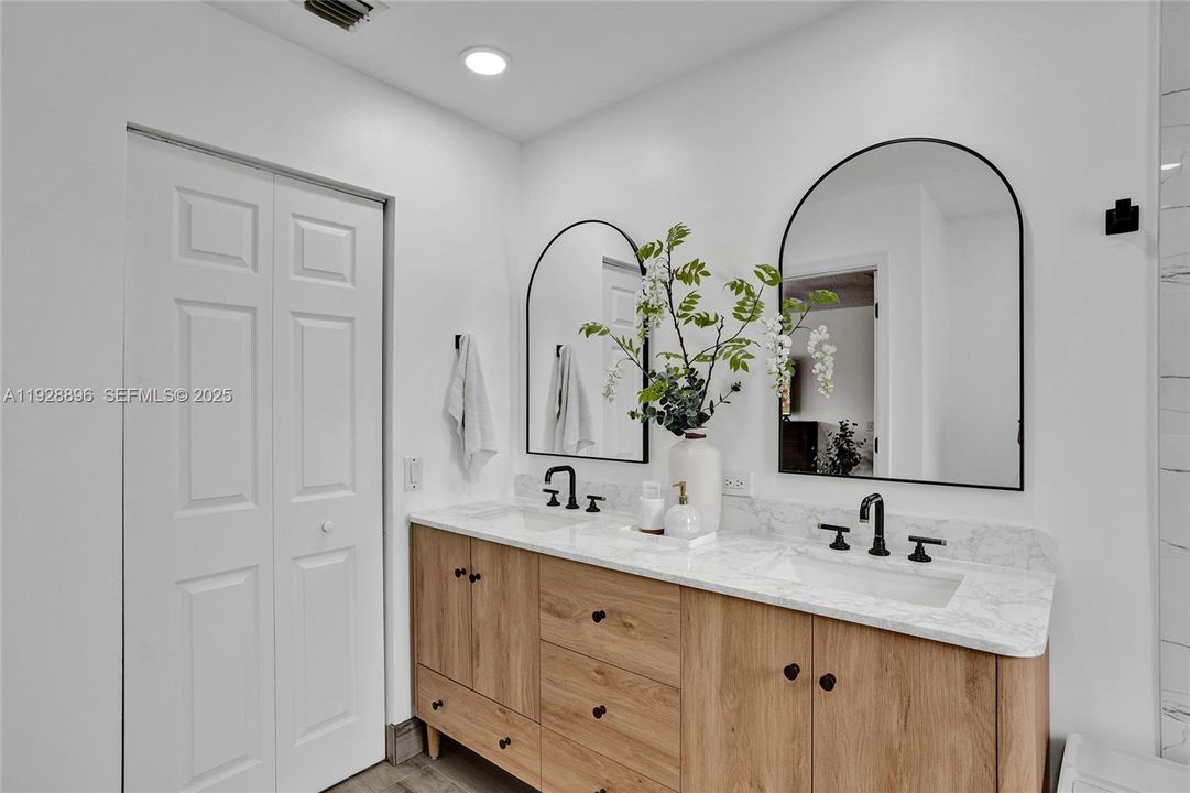 For Rent: $4,800 (4 beds, 2 baths, 1802 Square Feet)