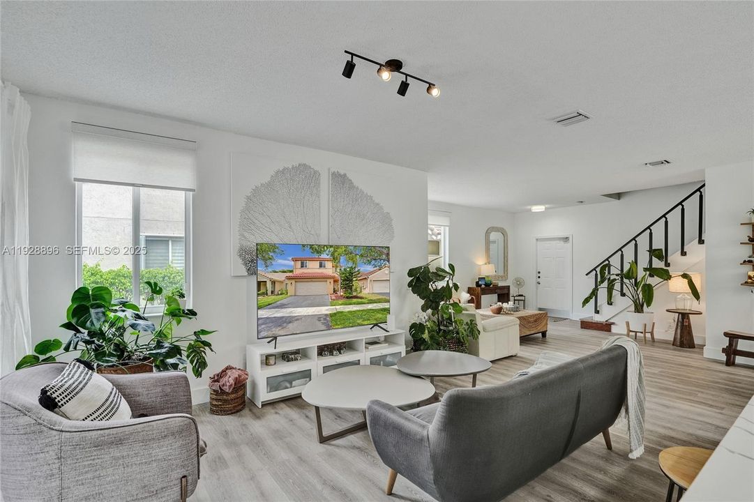 For Rent: $4,800 (4 beds, 2 baths, 1802 Square Feet)