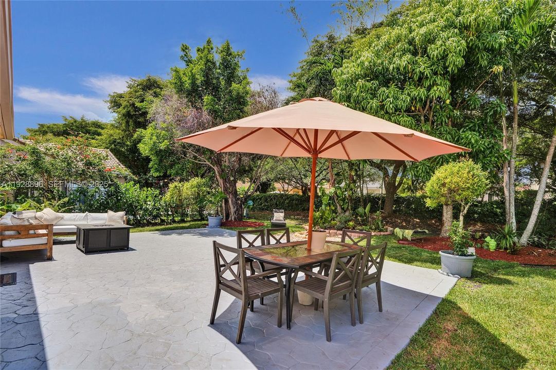 For Rent: $4,800 (4 beds, 2 baths, 1802 Square Feet)