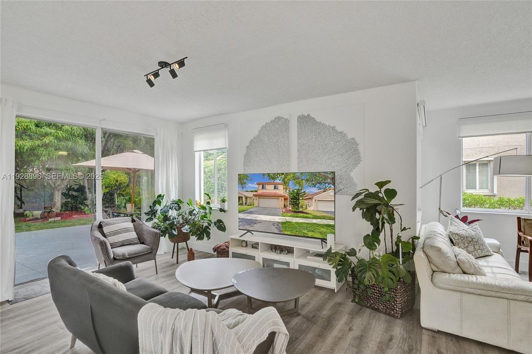 For Rent: $4,800 (4 beds, 2 baths, 1802 Square Feet)