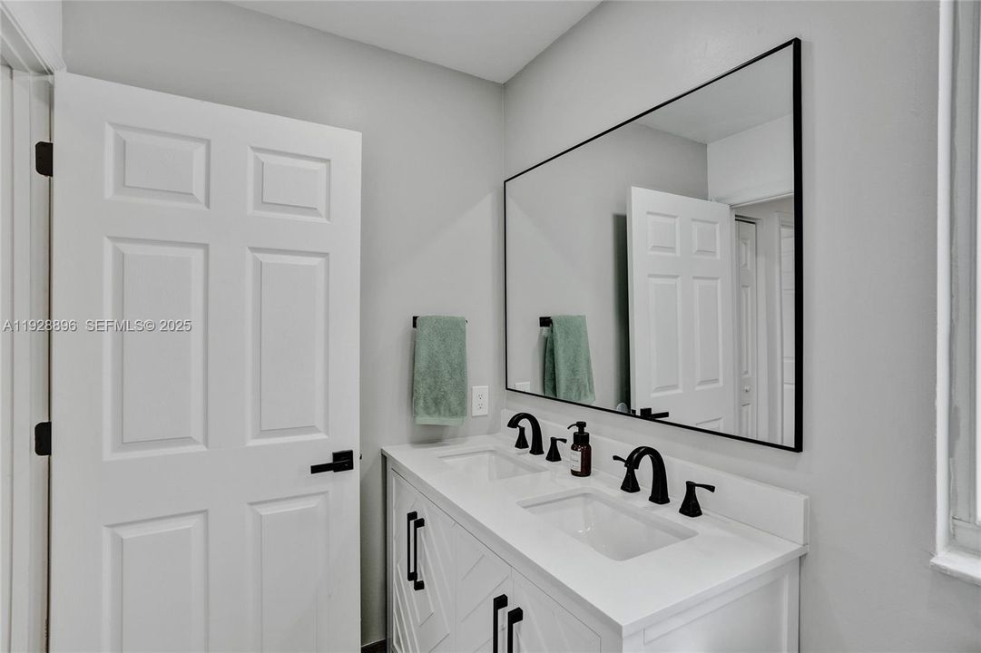 For Rent: $4,800 (4 beds, 2 baths, 1802 Square Feet)