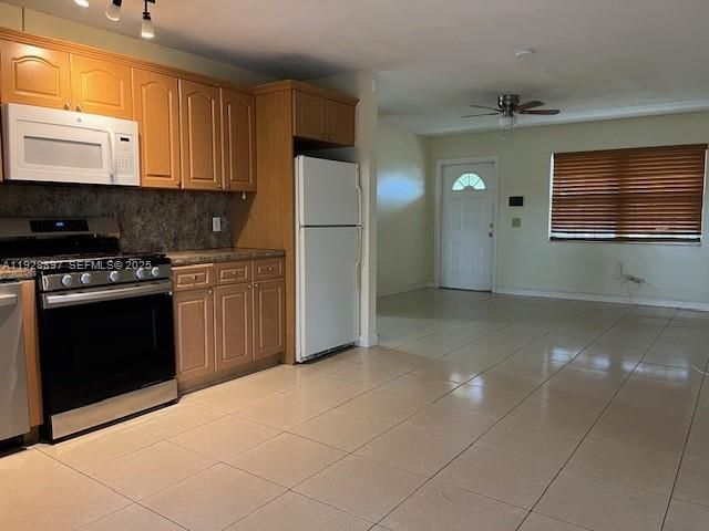 For Rent: $2,600 (2 beds, 2 baths, 952 Square Feet)