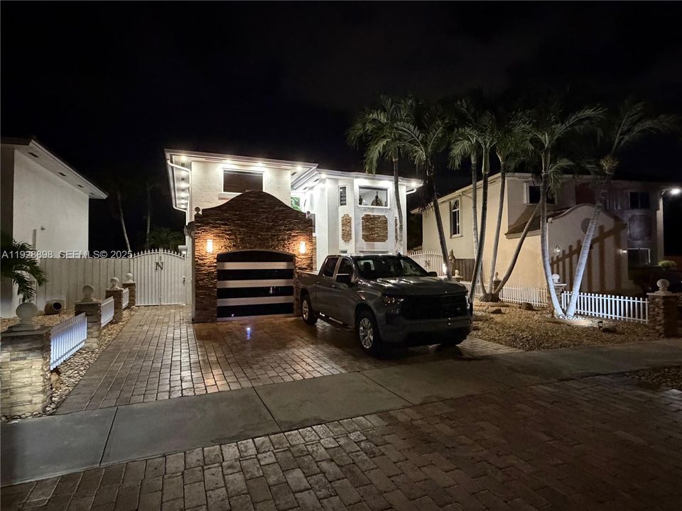 For Sale: $790,000 (3 beds, 2 baths, 1644 Square Feet)