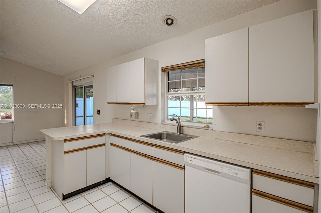 For Sale: $580,000 (3 beds, 2 baths, 1584 Square Feet)