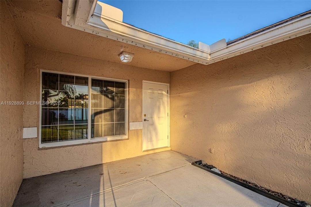 For Sale: $580,000 (3 beds, 2 baths, 1584 Square Feet)