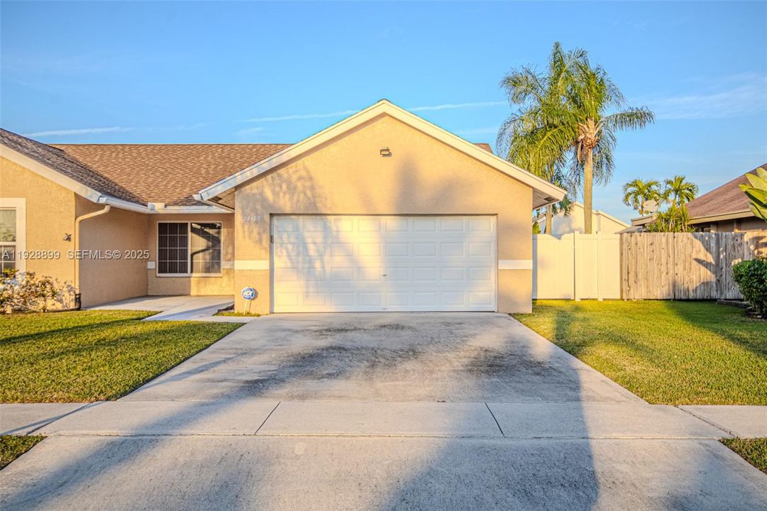 For Sale: $580,000 (3 beds, 2 baths, 1584 Square Feet)