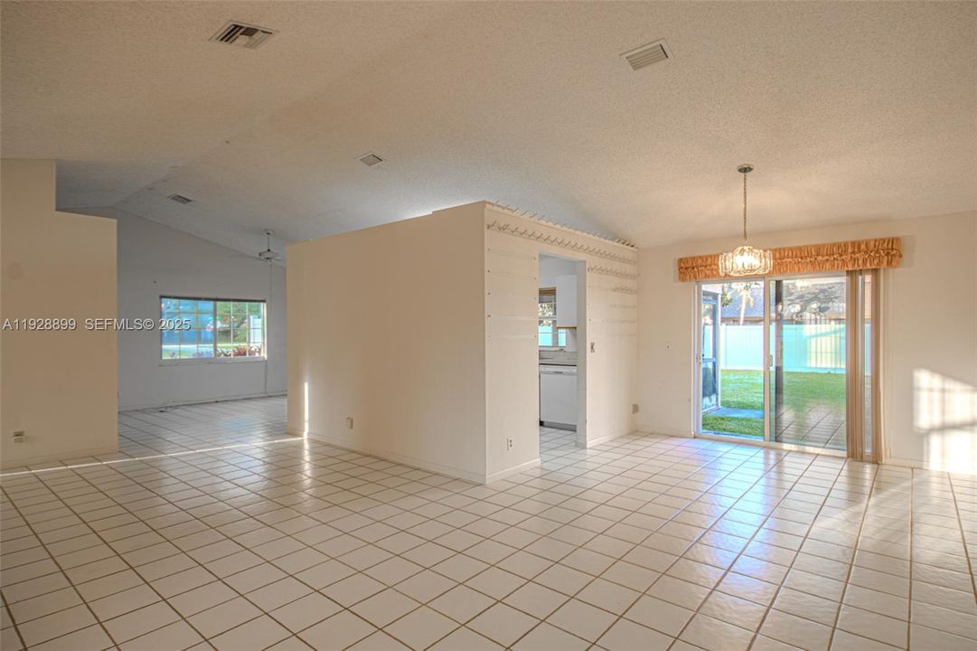 For Sale: $580,000 (3 beds, 2 baths, 1584 Square Feet)