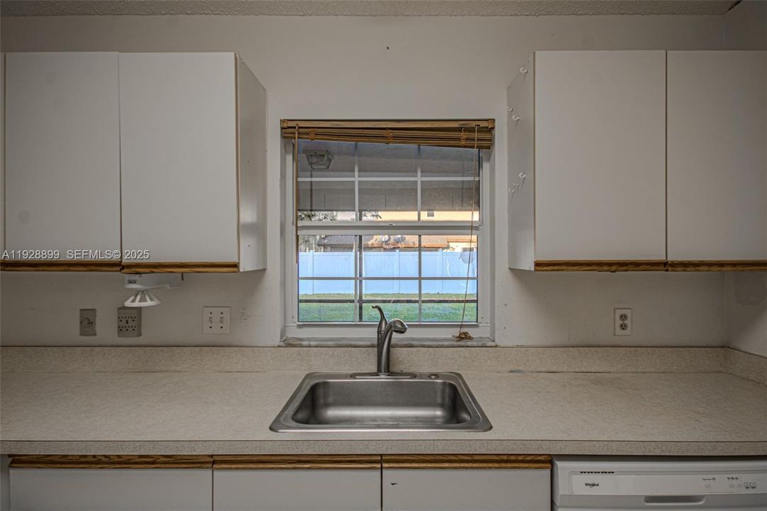 For Sale: $580,000 (3 beds, 2 baths, 1584 Square Feet)