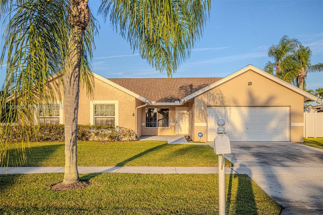 For Sale: $580,000 (3 beds, 2 baths, 1584 Square Feet)