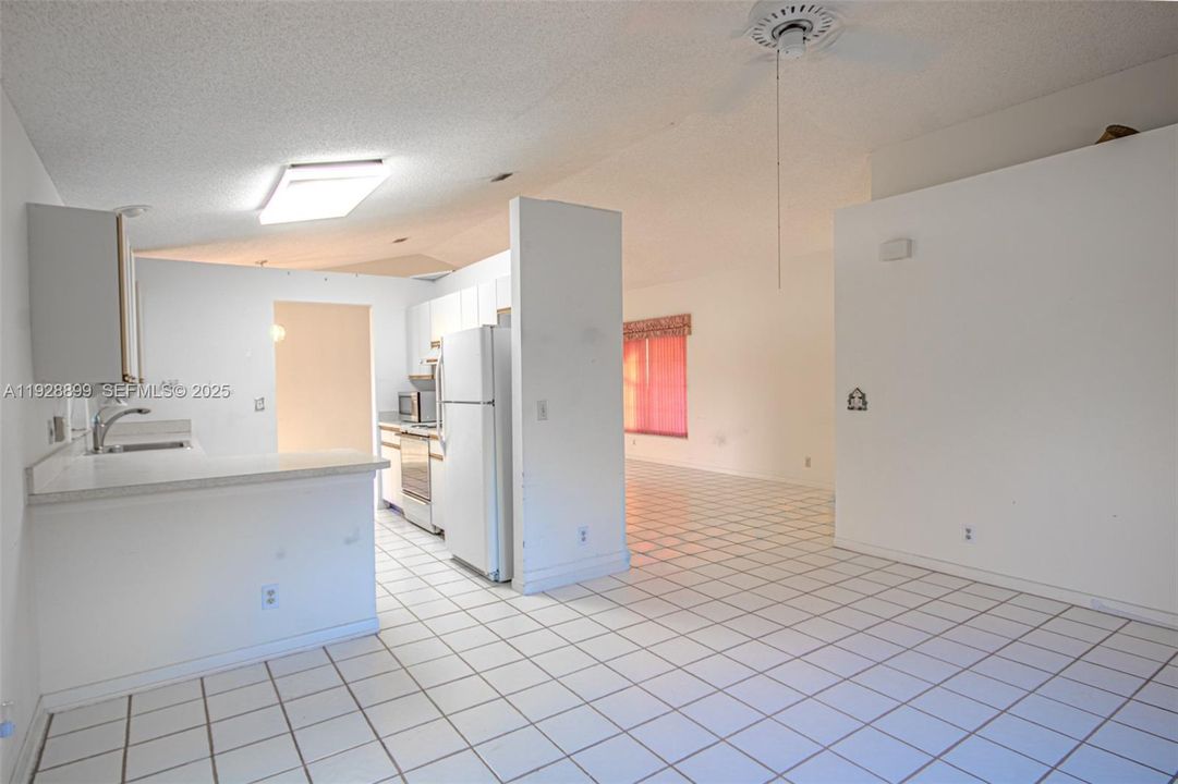 For Sale: $580,000 (3 beds, 2 baths, 1584 Square Feet)