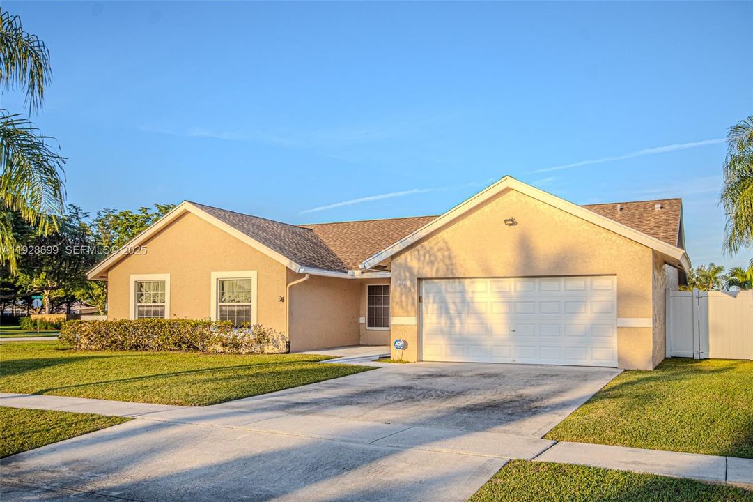 For Sale: $580,000 (3 beds, 2 baths, 1584 Square Feet)