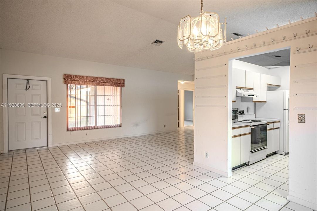 For Sale: $580,000 (3 beds, 2 baths, 1584 Square Feet)