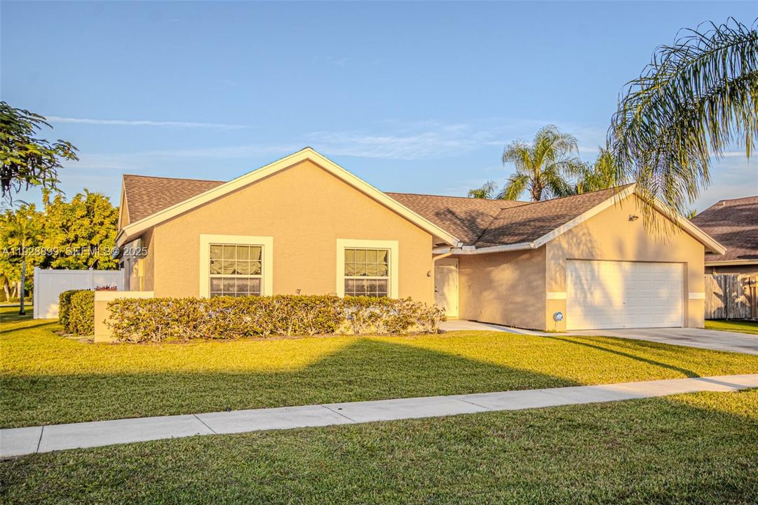 For Sale: $580,000 (3 beds, 2 baths, 1584 Square Feet)