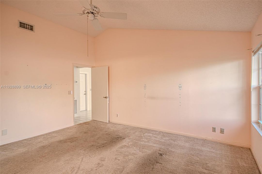 For Sale: $580,000 (3 beds, 2 baths, 1584 Square Feet)