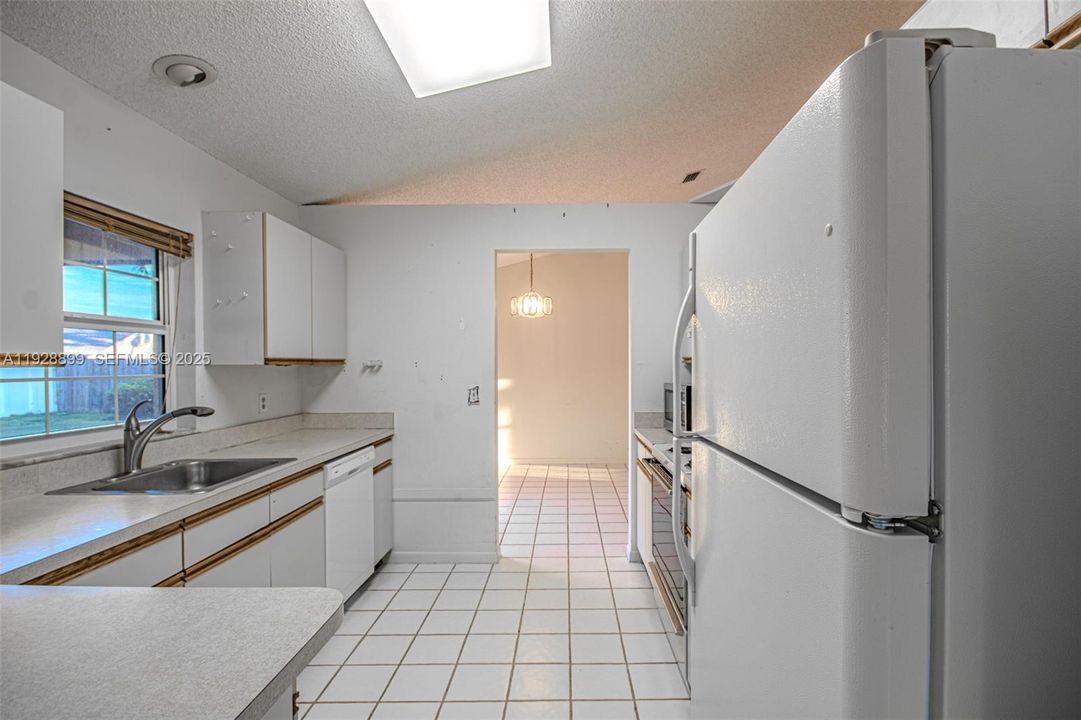 For Sale: $580,000 (3 beds, 2 baths, 1584 Square Feet)