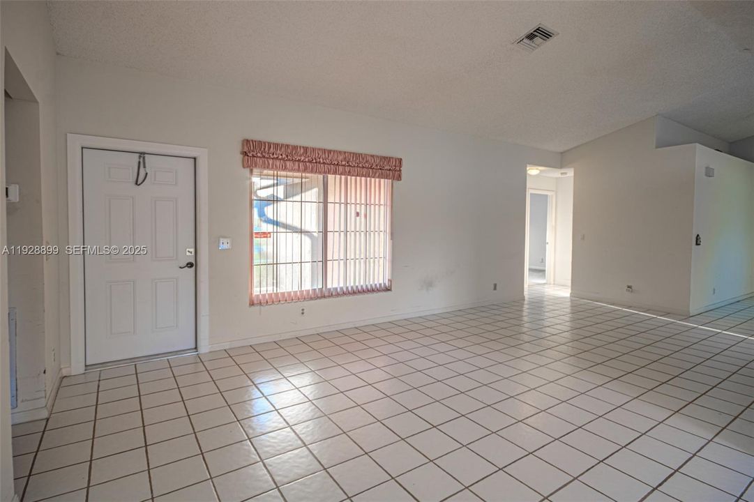 For Sale: $580,000 (3 beds, 2 baths, 1584 Square Feet)