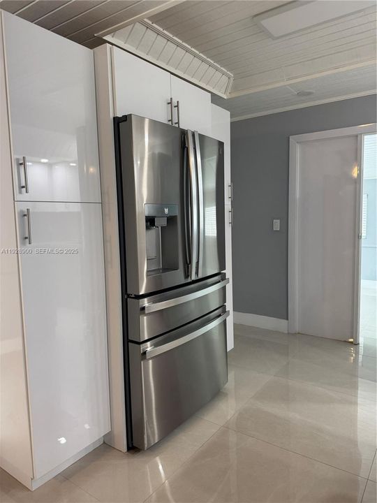 В аренду: $3,500 (3 спален, 2 ванн, 1929 Квадратных фут)