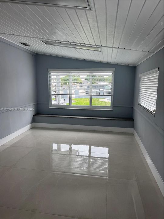 В аренду: $3,500 (3 спален, 2 ванн, 1929 Квадратных фут)