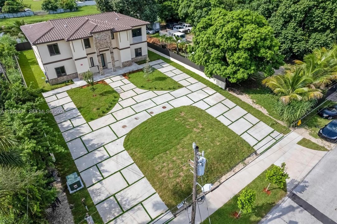 В аренду: $4,000 (4 спален, 2 ванн, 1454 Квадратных фут)