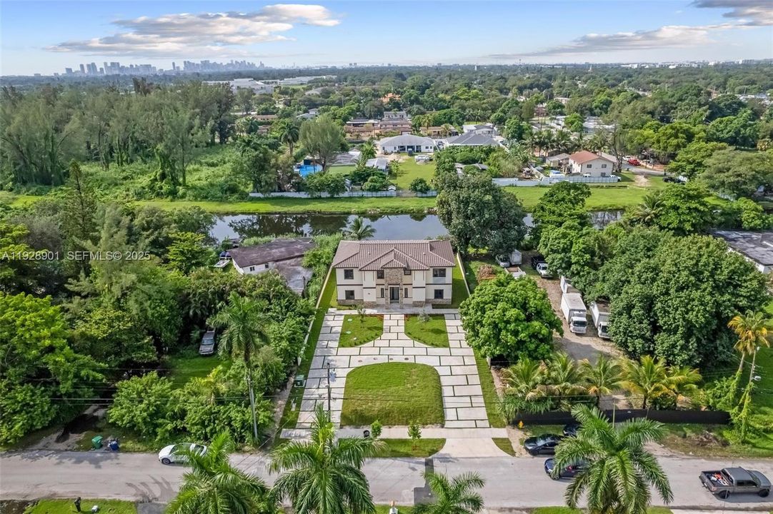 В аренду: $4,000 (4 спален, 2 ванн, 1454 Квадратных фут)