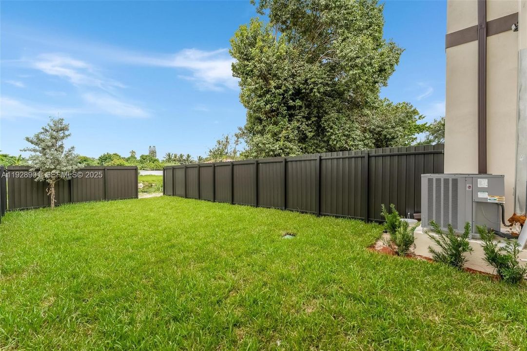 В аренду: $4,000 (4 спален, 2 ванн, 1454 Квадратных фут)