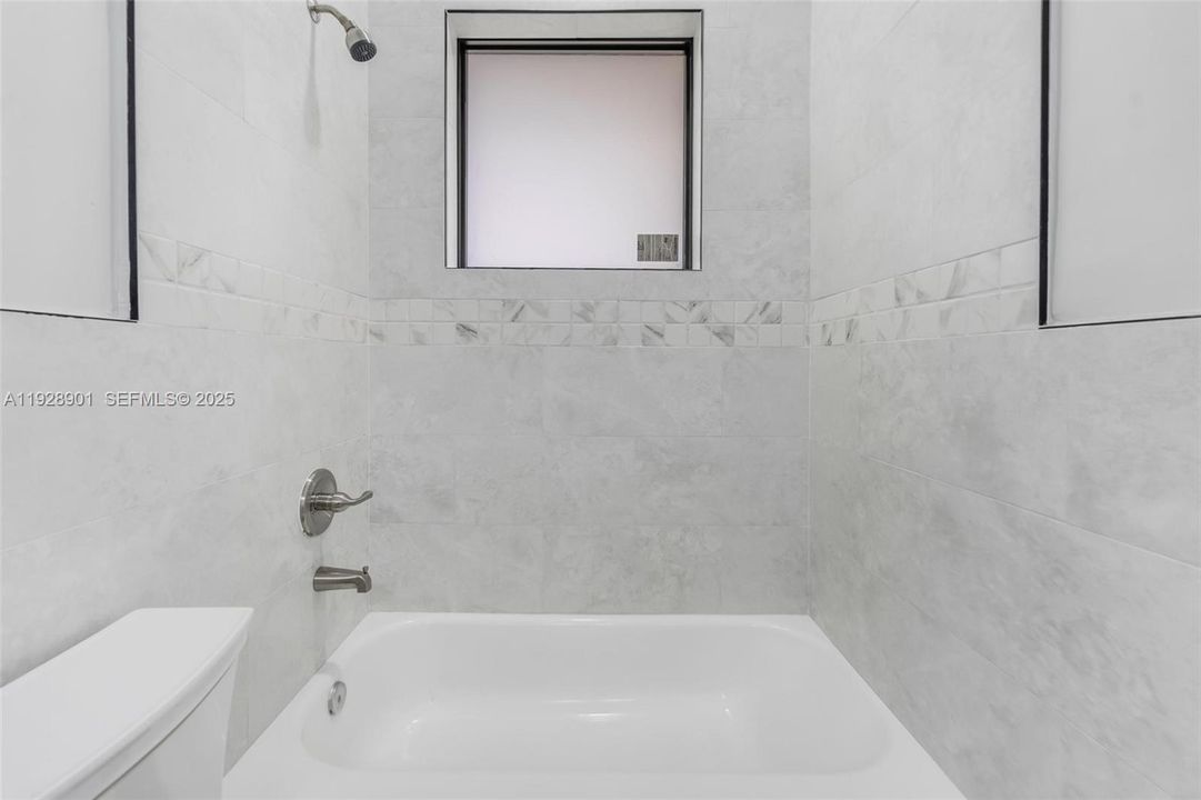 В аренду: $4,000 (4 спален, 2 ванн, 1454 Квадратных фут)