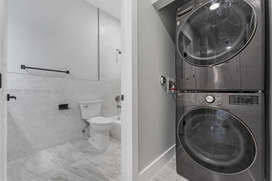 В аренду: $4,000 (4 спален, 2 ванн, 1454 Квадратных фут)