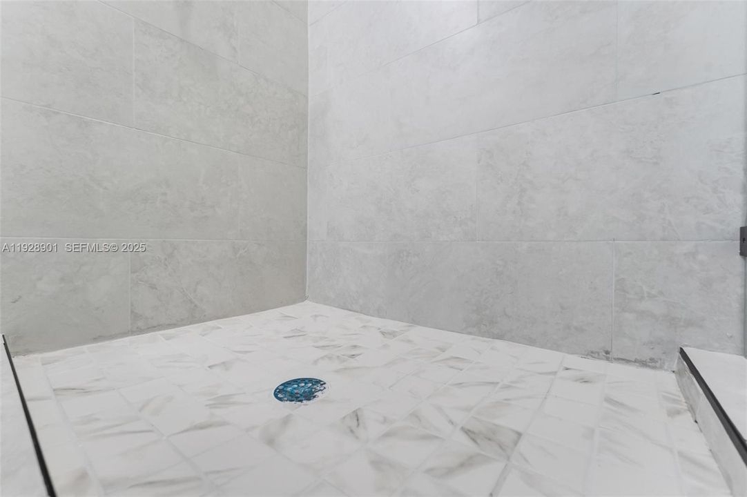 В аренду: $4,000 (4 спален, 2 ванн, 1454 Квадратных фут)